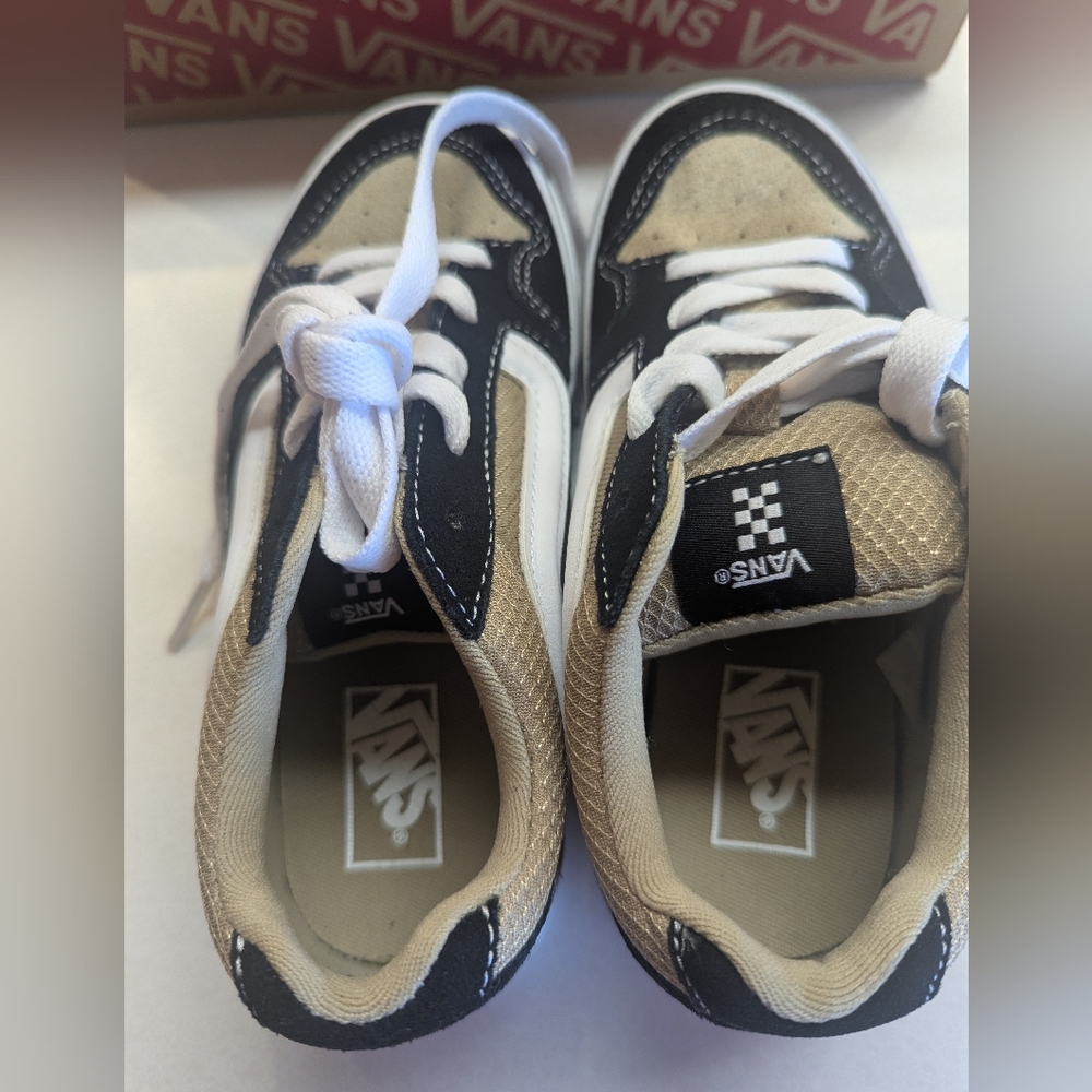 Vans Tennis Shoes - Picture 5 of 7